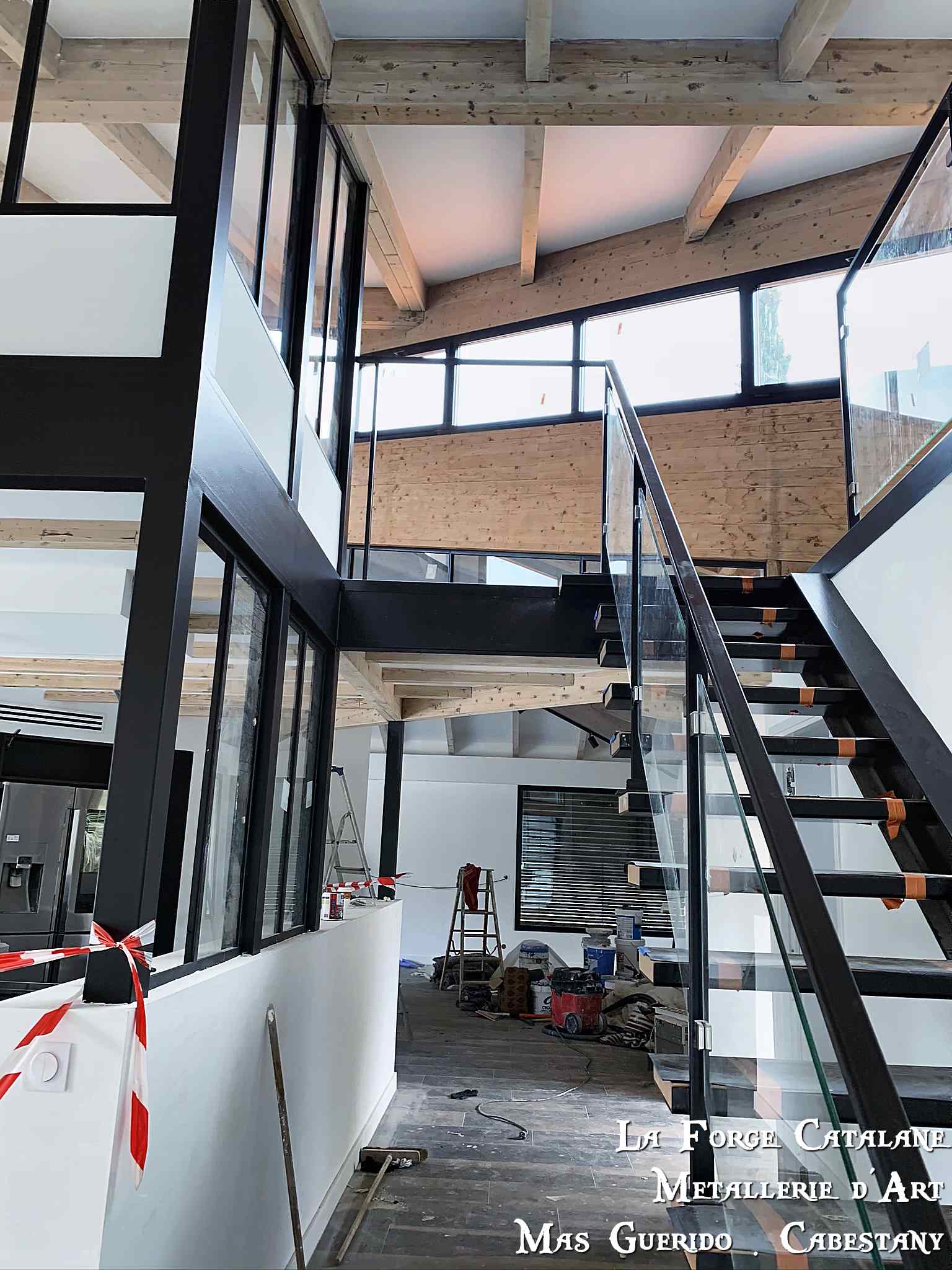 verriere fixe sur mezzanine vitrage clair forge catalane .jpg